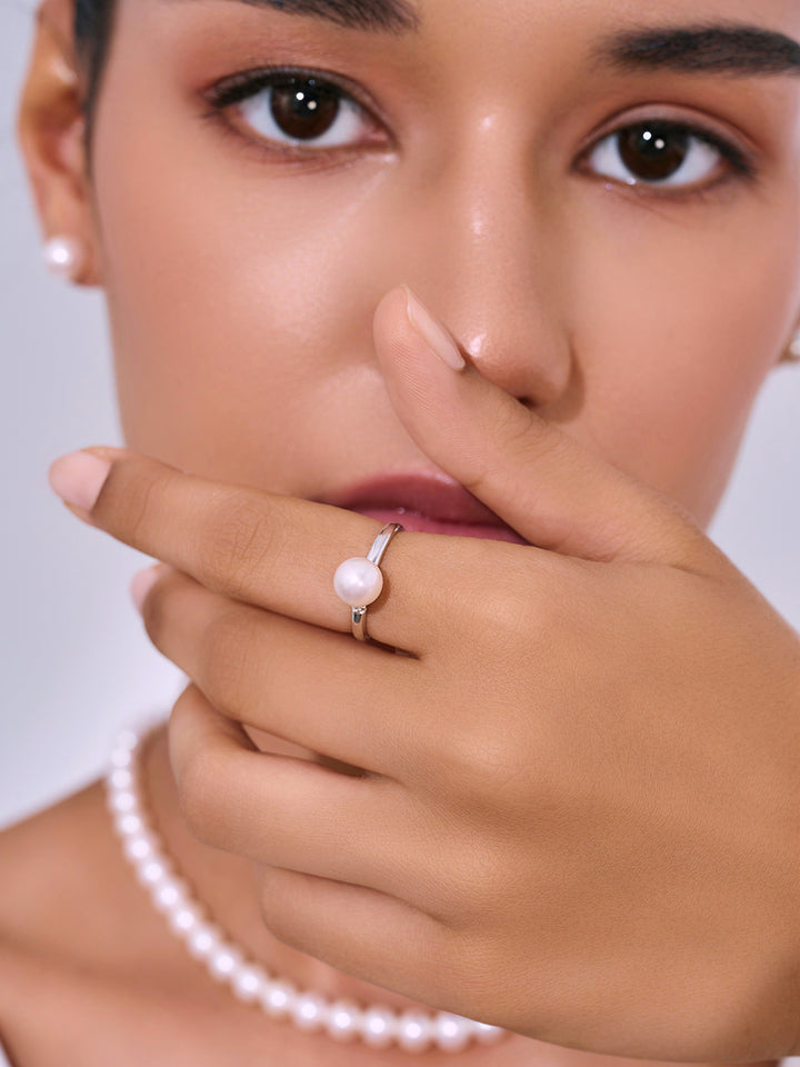 Anello con perla Akoya Hanadama e diamante 18K KR00054
