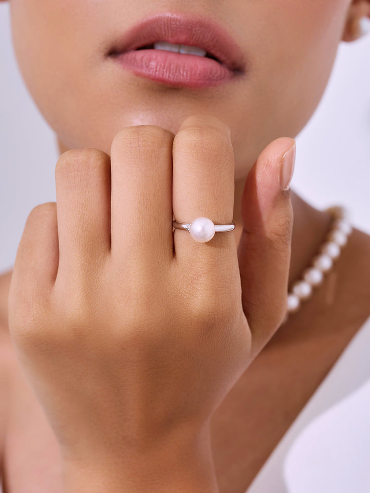Anello con perla Akoya Hanadama e diamante 18K KR00054