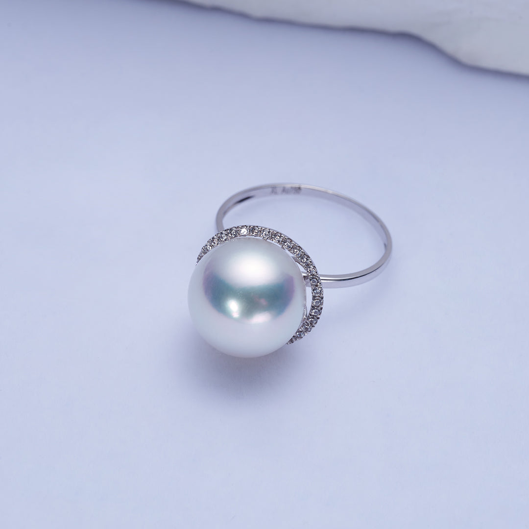 Anello con perla bianca dei Mari del Sud 18 carati KR00098