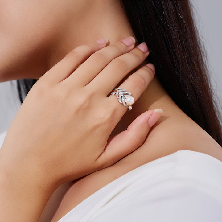 18K Solid Gold Diamond Akoya Hanadama Pearl Ring KR00112 | FEATHER - PEARLY LUSTRE