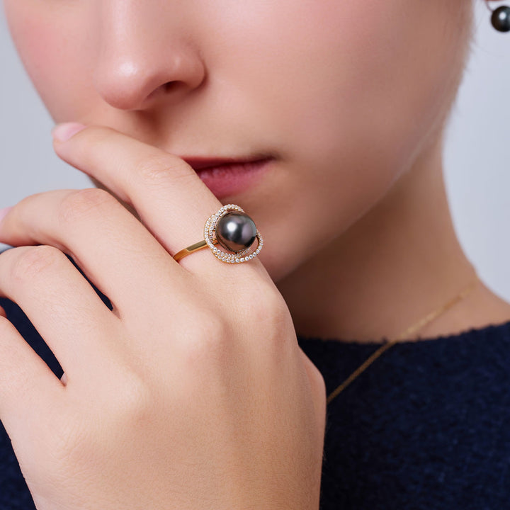 Anello con perla tahitiana in oro massiccio 18K KR00144