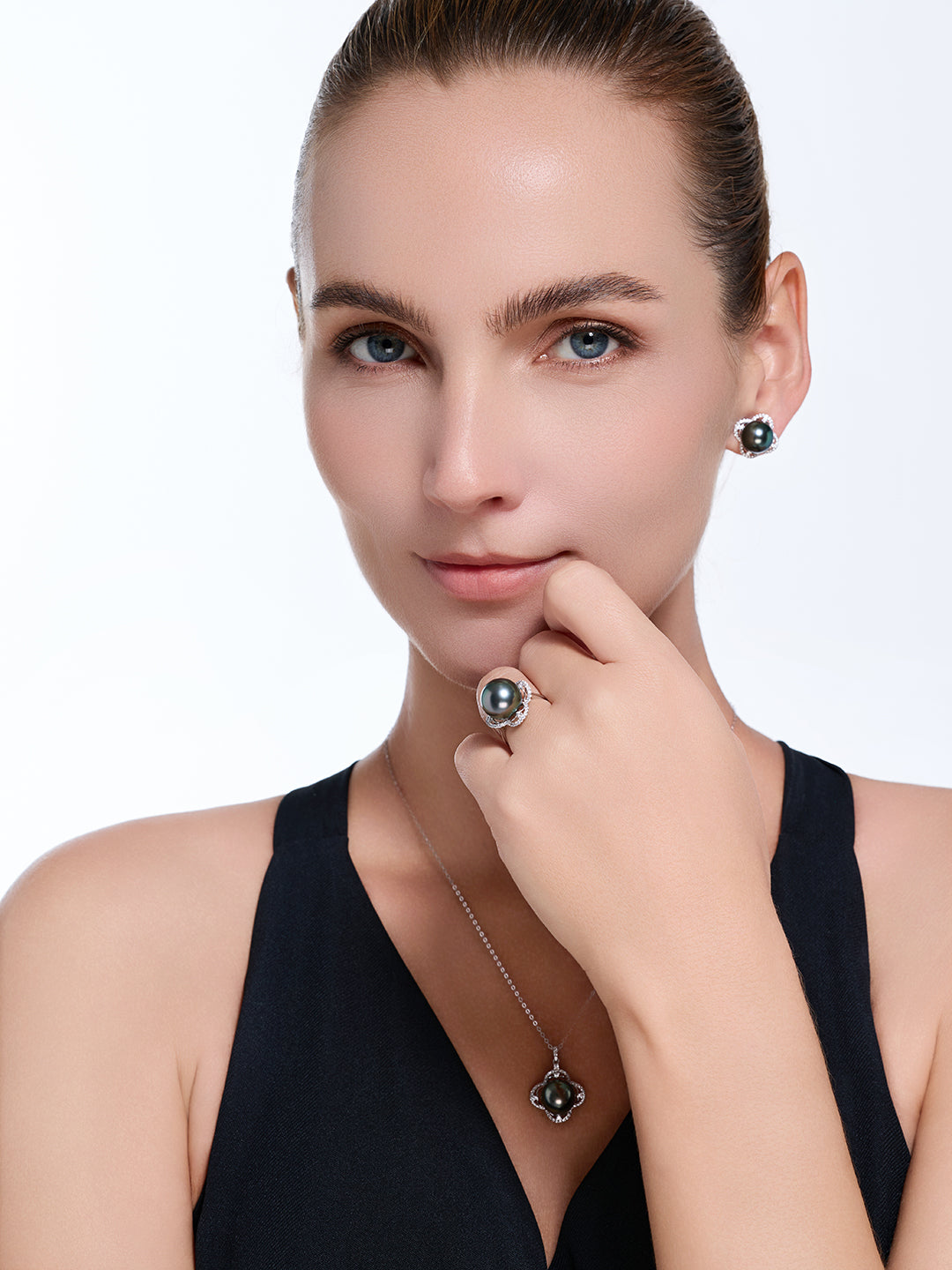 Orecchini con Perla Tahitiana in Oro 18K di Massima Lucentezza KE00312