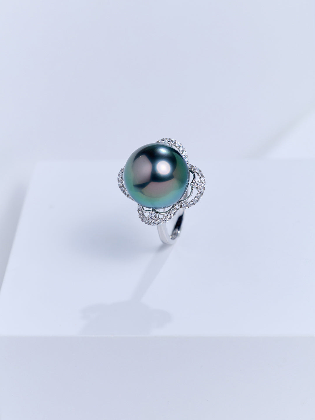 Top Lustre 18K Solid Gold Tahitian Pearl Ring KR00154