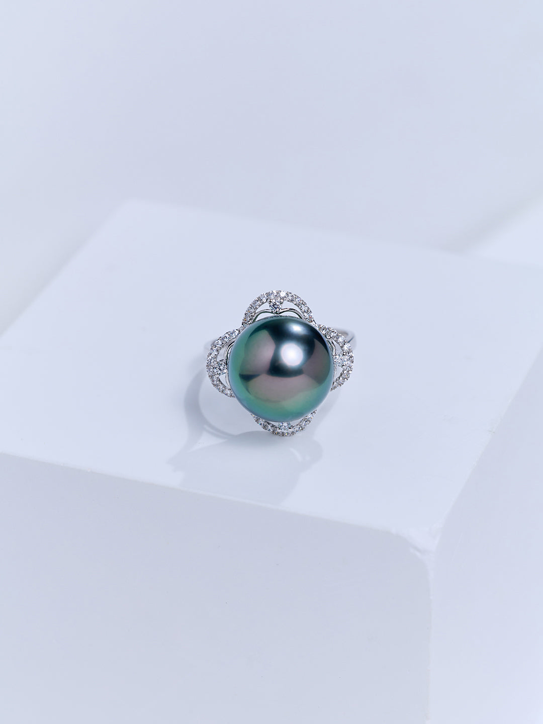 Top Lustre 18K Solid Gold Tahitian Pearl Ring KR00154