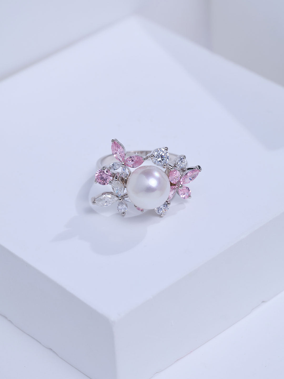 18K Top Grade Akoya Pearl Ring KR00155
