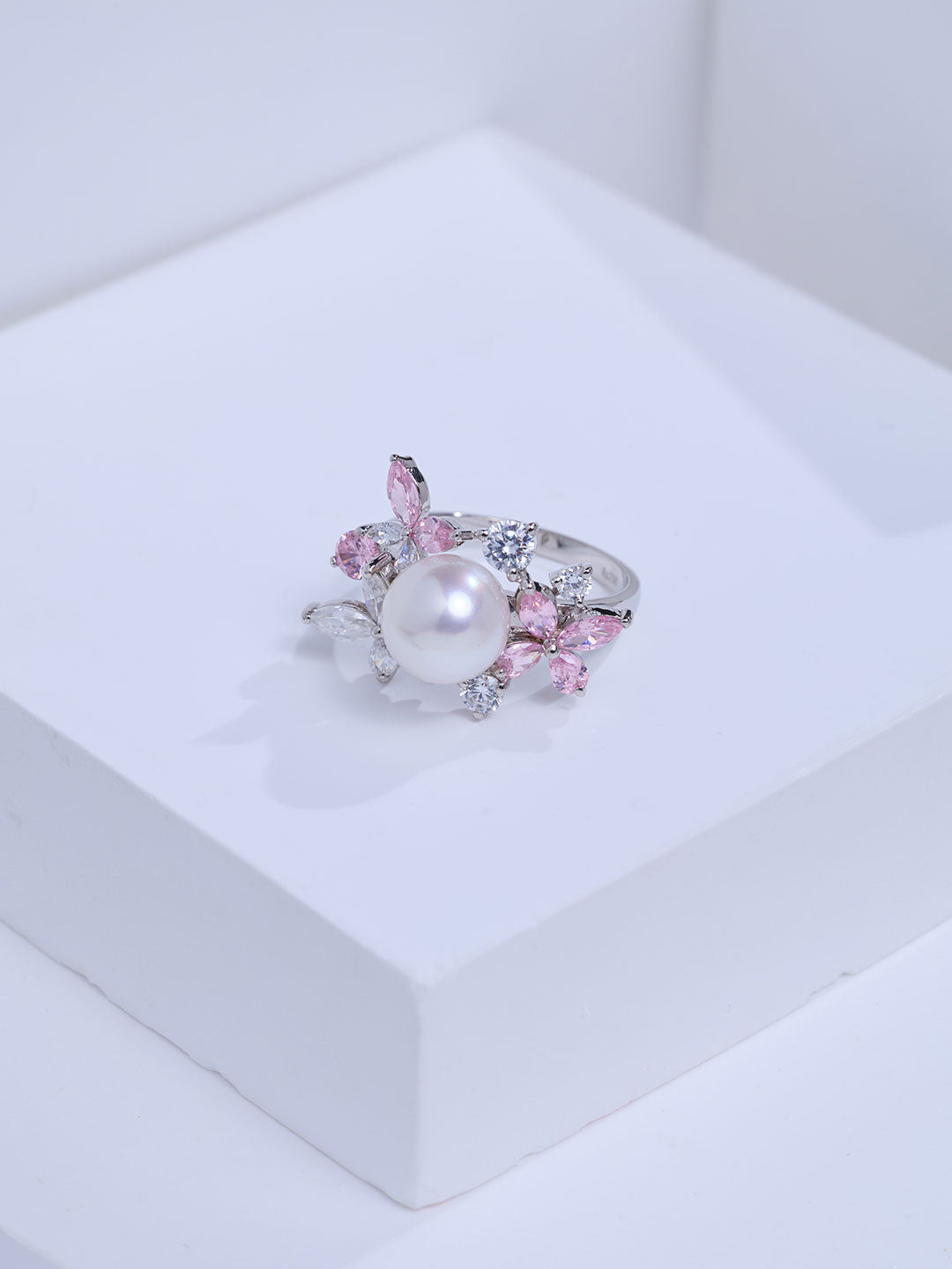 18K Top Grade Akoya Pearl Ring KR00155