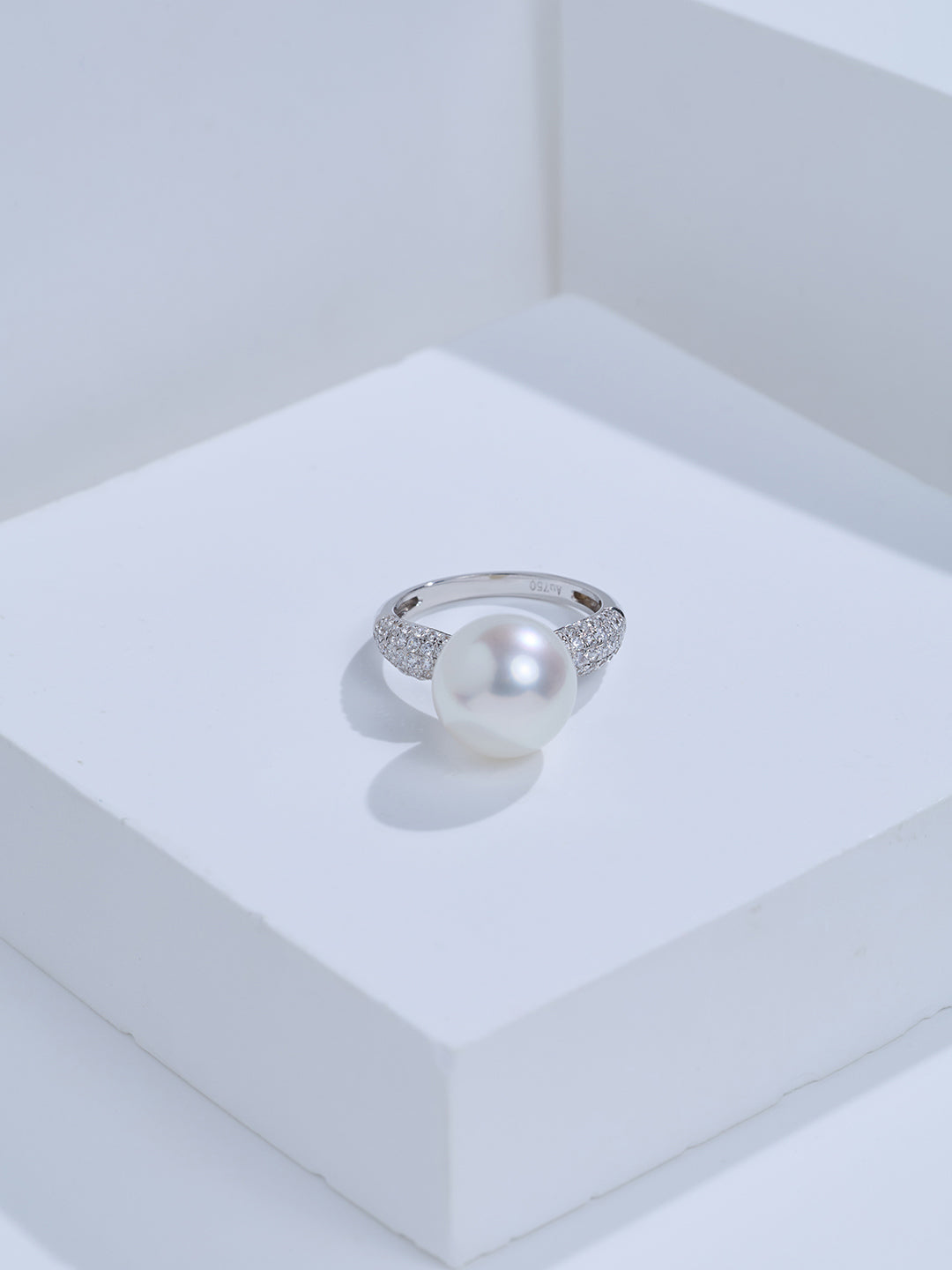 Top Grade 18K Gold Australian White Pearl Ring KR00156