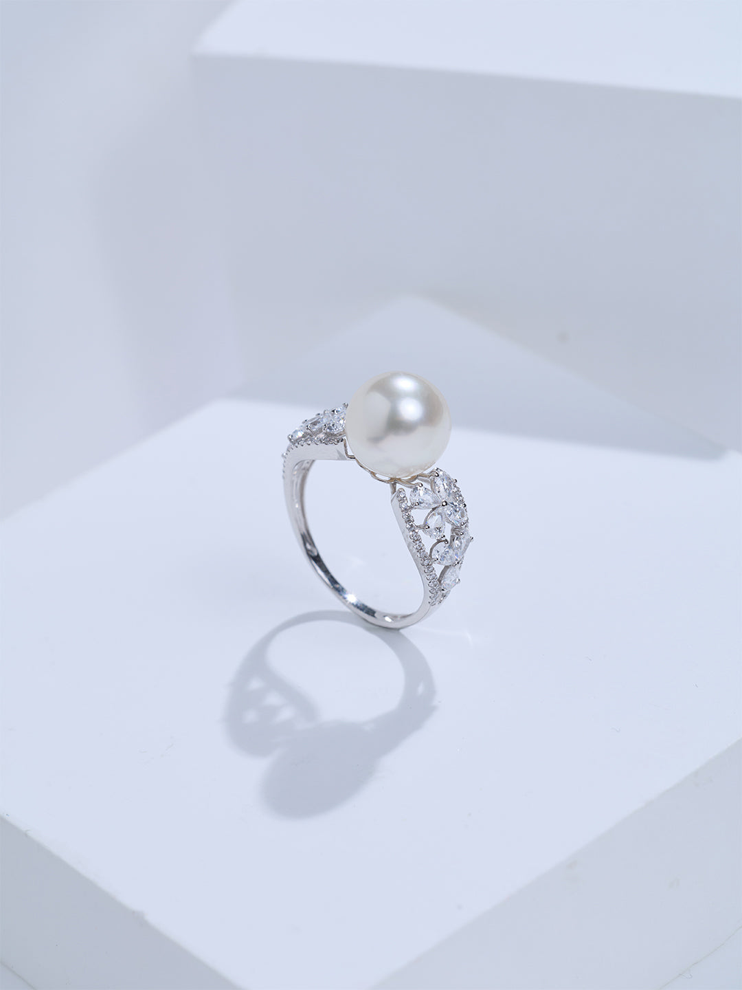 Top Grade 18K Gold Hanadama Akoya Pearl Ring KR00161