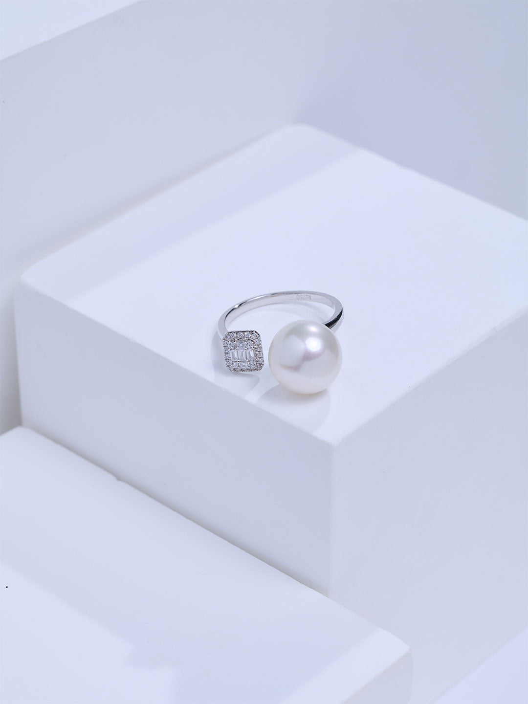 Top Grade 18K Gold Edison White Pearl Ring KR00168
