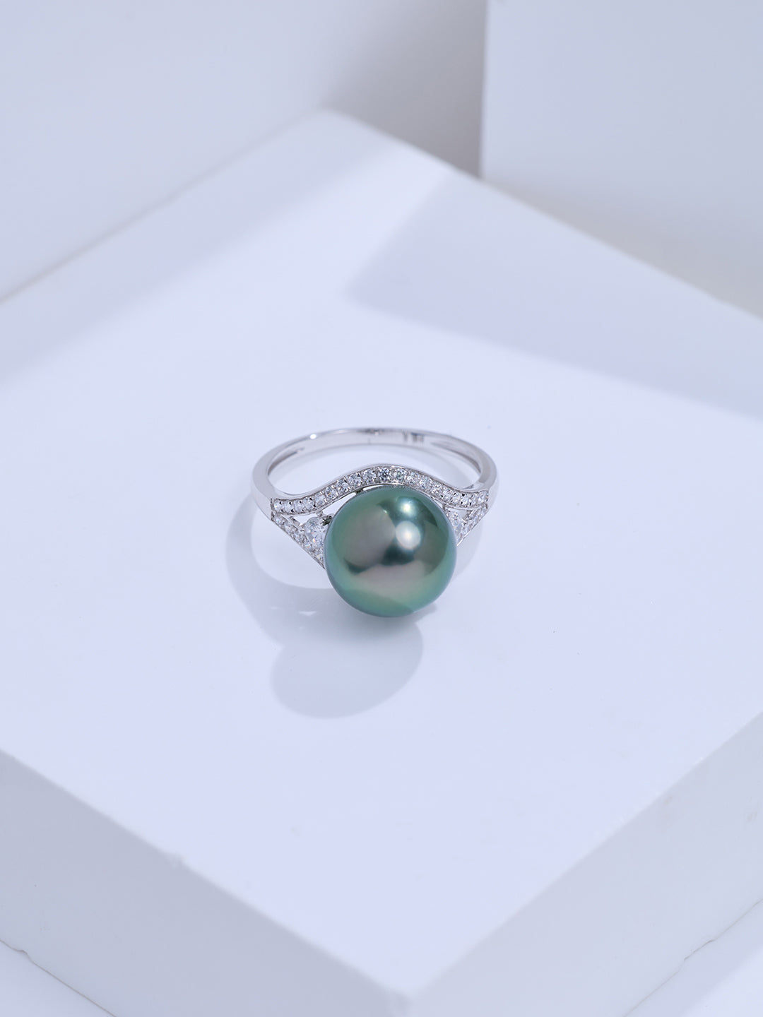 Top Grade 18K Solid Gold Tahitian Pearl Ring KR00171