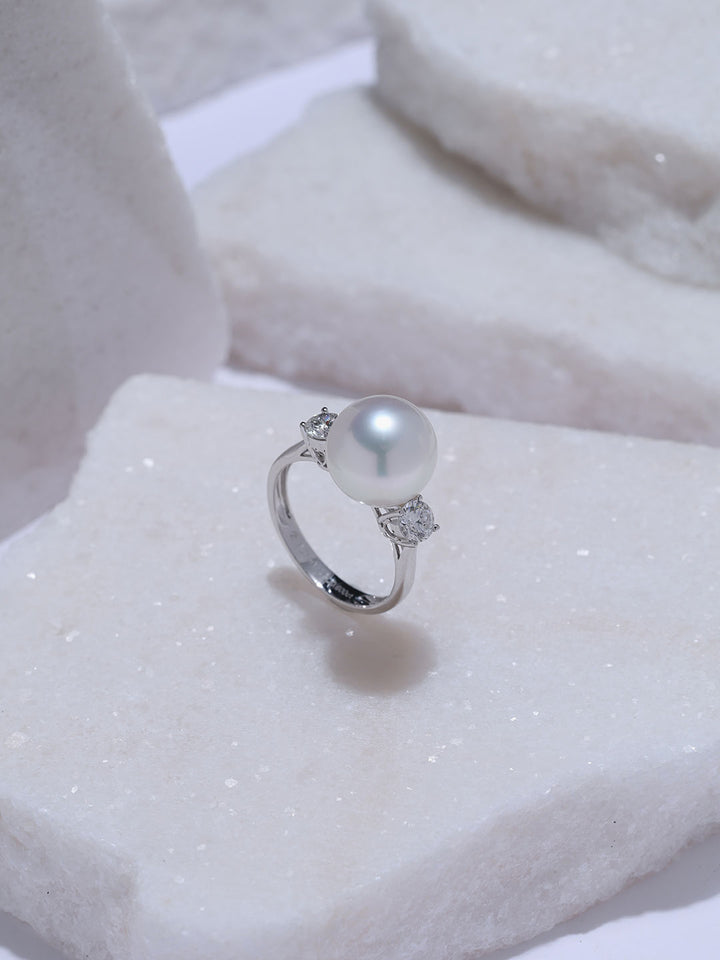 Hochwertiger Ring aus 18K-Gold mit australischer weißer Perle KR00176 | POSSIBILITIES