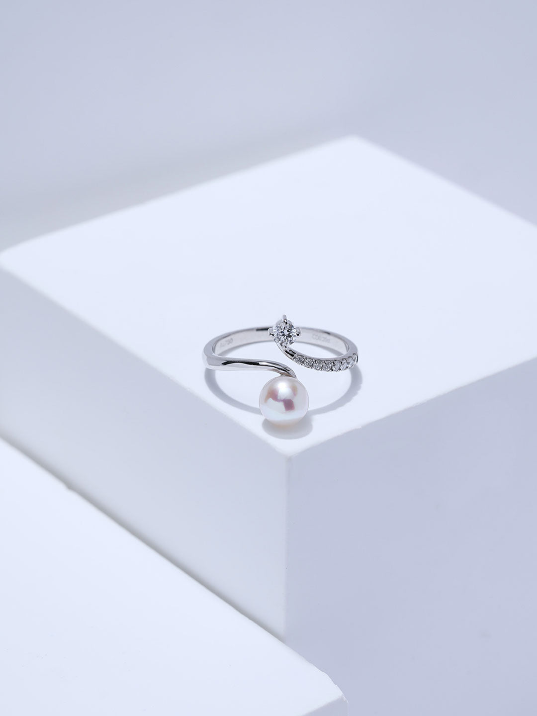 Top Grade 18k Solid Gold Akoya Pearl Ring KR00178