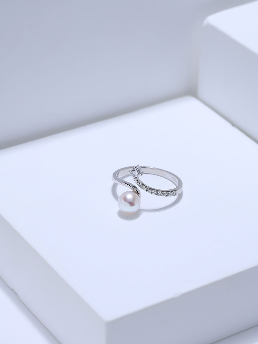 Top Grade 18k Solid Gold Akoya Pearl Ring KR00178