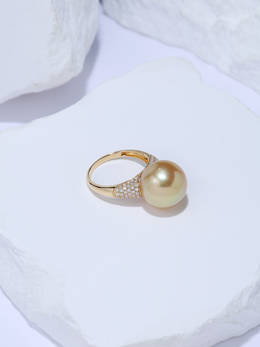 Anillo de perla dorada de los Mares del Sur de oro macizo de 18K de primera calidad KR00182