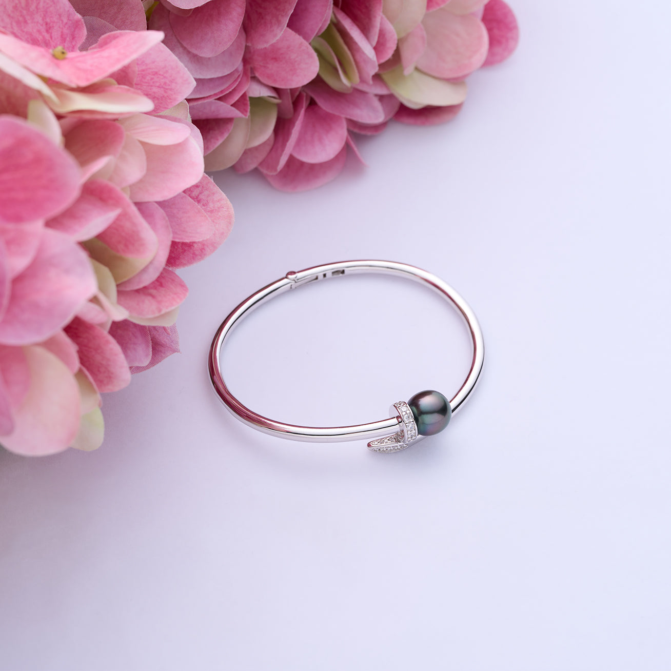 エレガントなタヒチアンパールブレスレット PEARLY LUSTRE