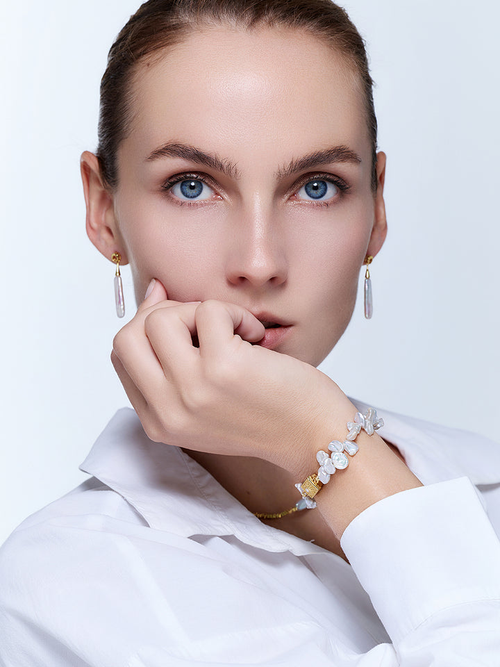 Elegante pulsera de perlas Keshi blancas WB00175