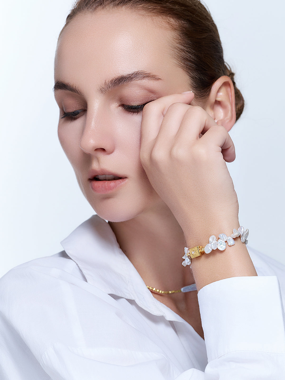 Elegante pulsera de perlas Keshi blancas WB00175
