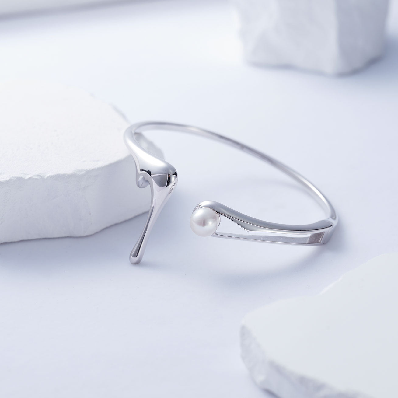 Top Grade Freshwater Pearl Arm Cuff WB00220 | FLUID - PEARLY LUSTRE