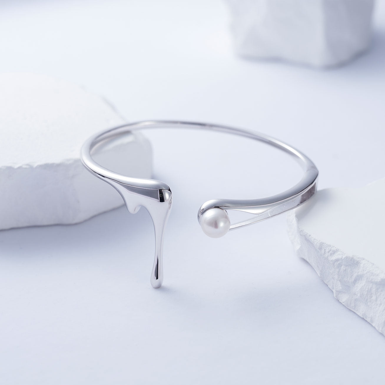 Top Grade Freshwater Pearl Arm Cuff WB00220 | FLUID - PEARLY LUSTRE