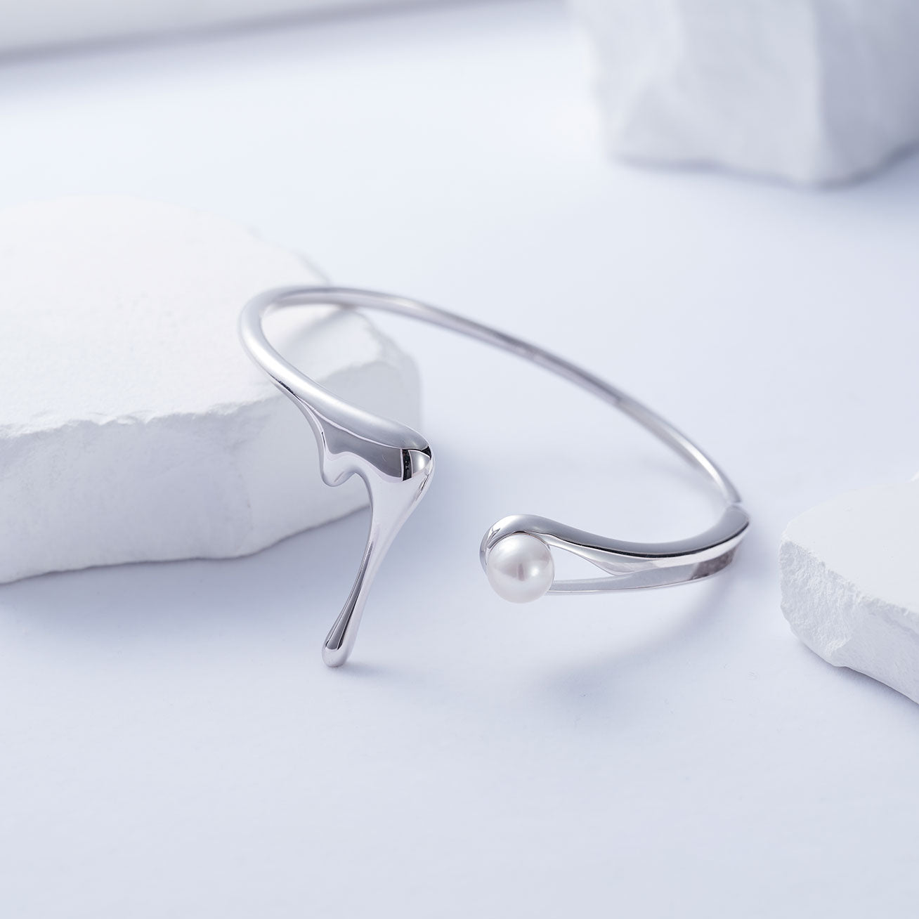 Top Grade Freshwater Pearl Arm Cuff WB00220 | FLUID - PEARLY LUSTRE