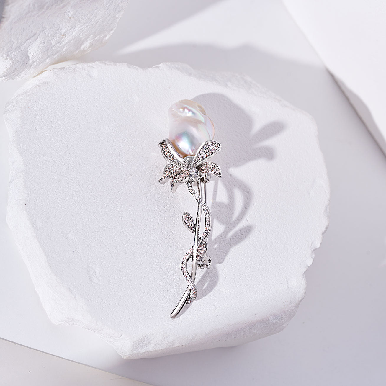 Elegant Baroque Pearl Brooch WC00086 - PEARLY LUSTRE
