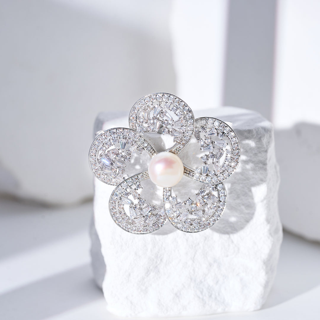 Elegant Freshwater Pearl Brooch WC00093