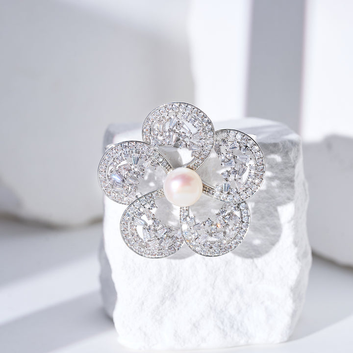Elegant Freshwater Pearl Brooch WC00093
