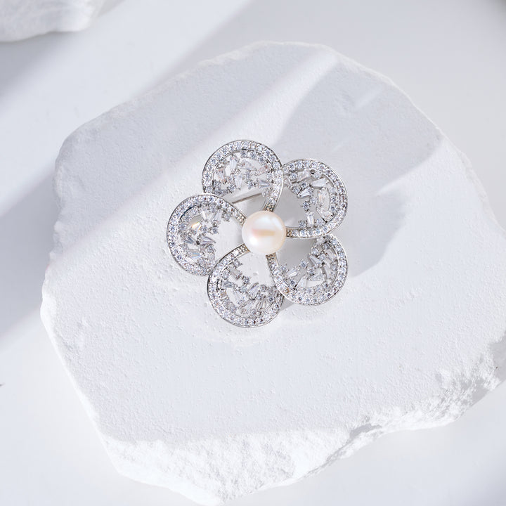 Elegant Freshwater Pearl Brooch WC00093