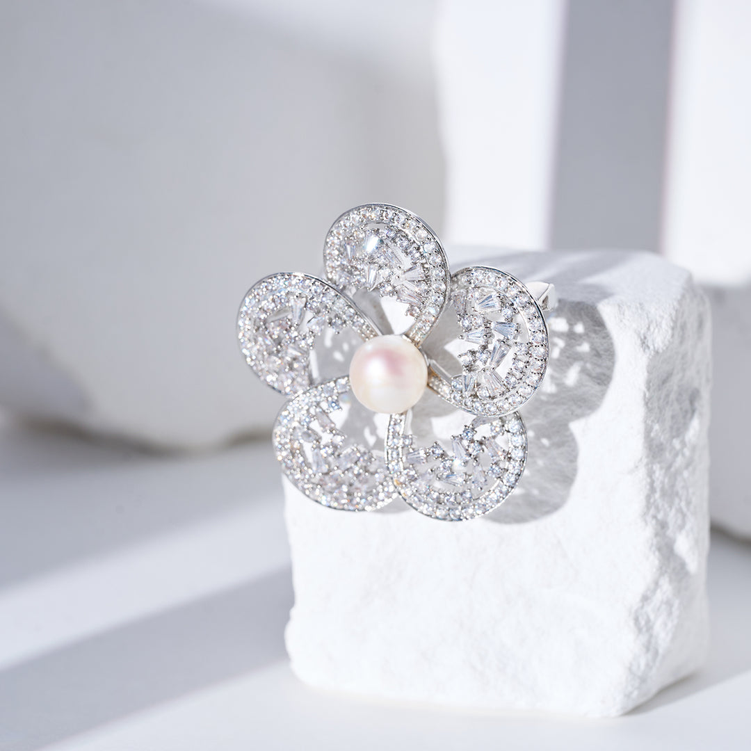 Elegant Freshwater Pearl Brooch WC00093