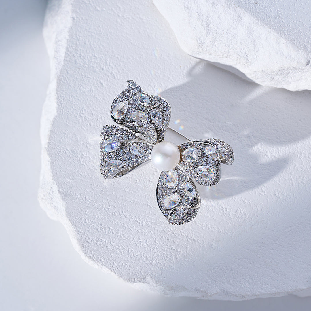 Broche elegante de perla de agua dulce WC00105