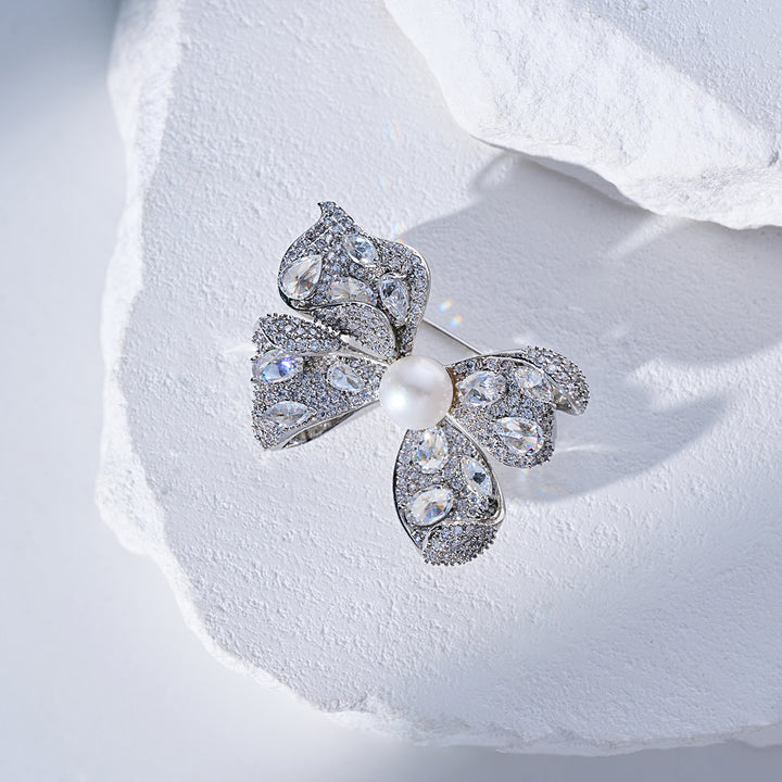 Broche elegante de perla de agua dulce WC00105