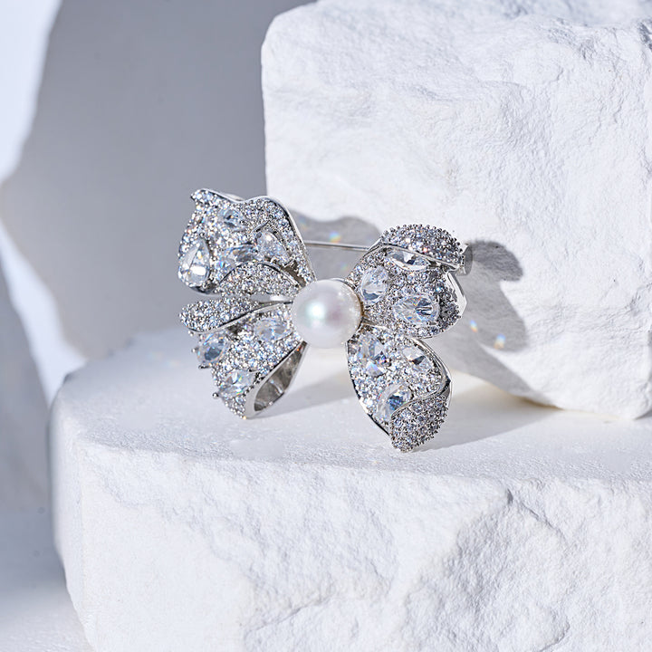 Broche elegante de perla de agua dulce WC00105