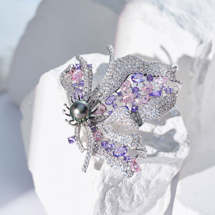 Spilla elegante con perla d'acqua dolce WC00112