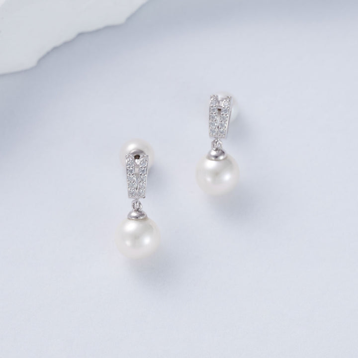 Elegantes aretes de perlas de agua dulce WE00061