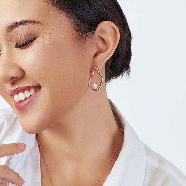 نيويوركر أقراط لؤلؤ المياه العذبة WE00150