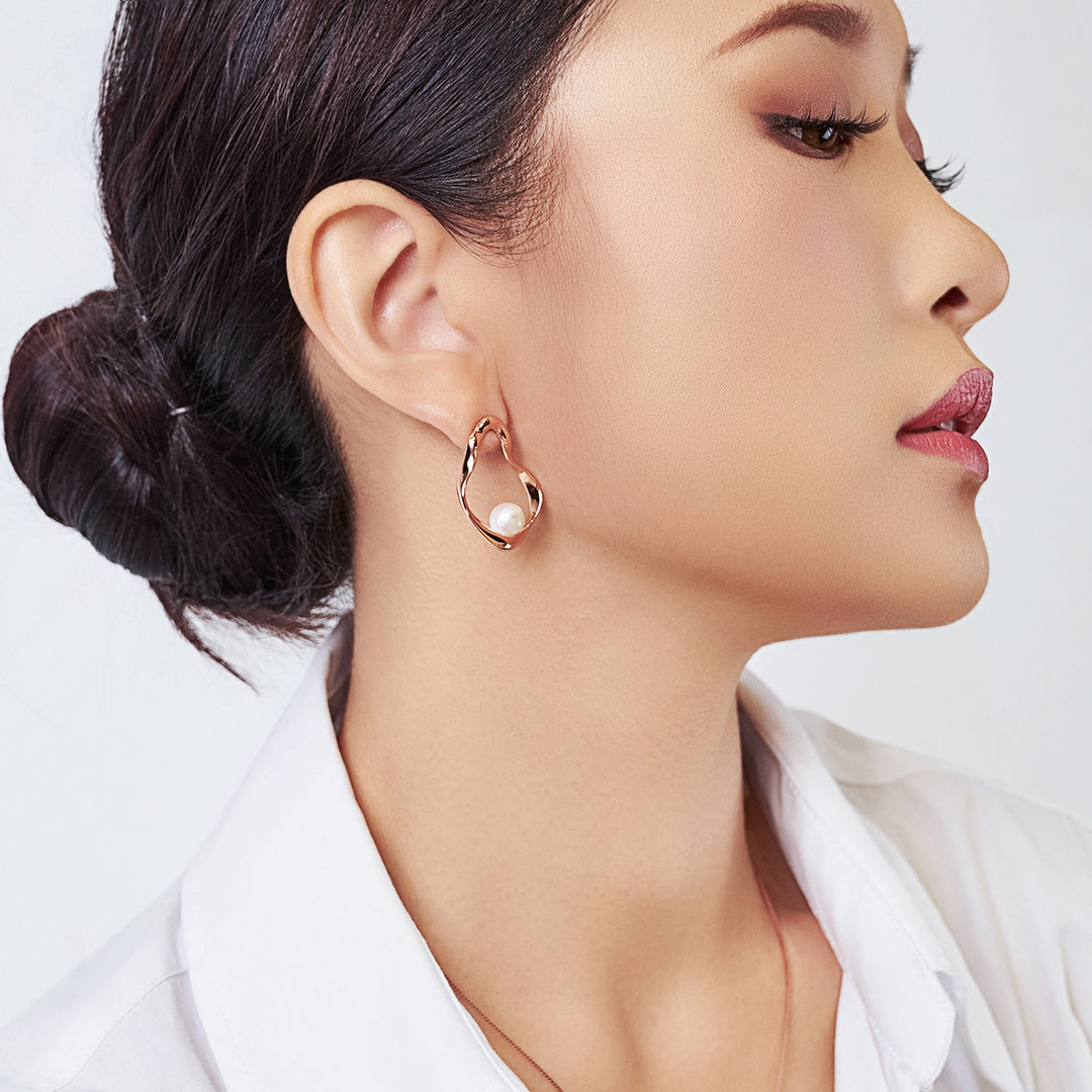 نيويوركر أقراط لؤلؤ المياه العذبة WE00150