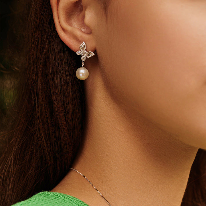 Elegant Pearl Earrings WE00179 | GARDENS