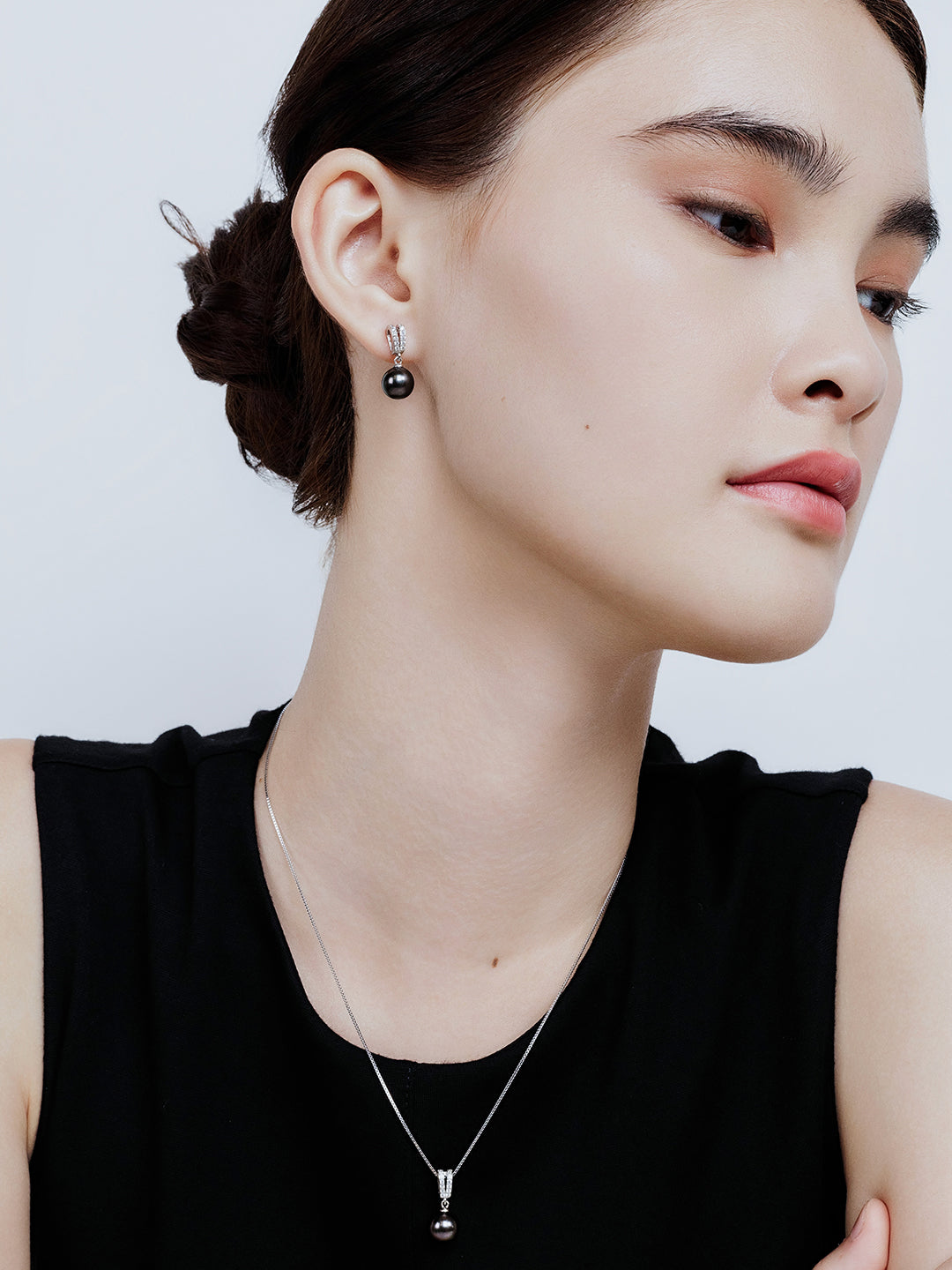 Anting-anting Mutiara Tahitian Air Masin yang Elegan WE00182