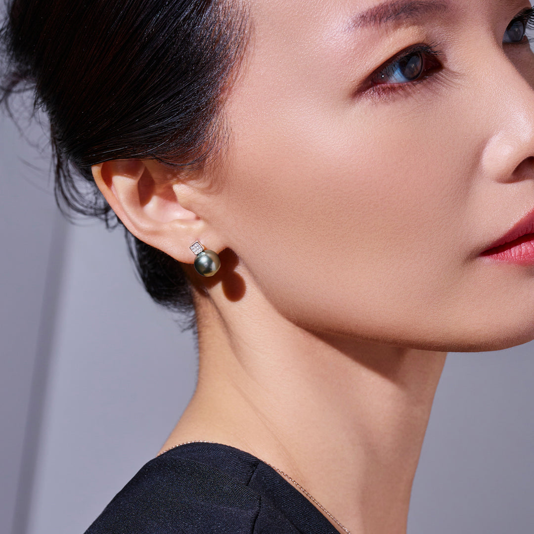 Boucles d'oreilles élégantes en perles d'eau salée de Tahiti WE00402