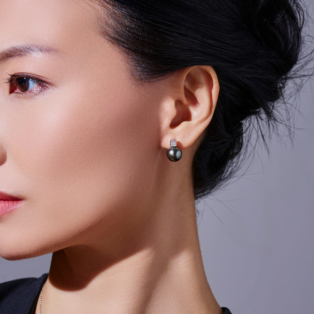 Boucles d'oreilles élégantes en perles d'eau salée de Tahiti WE00402