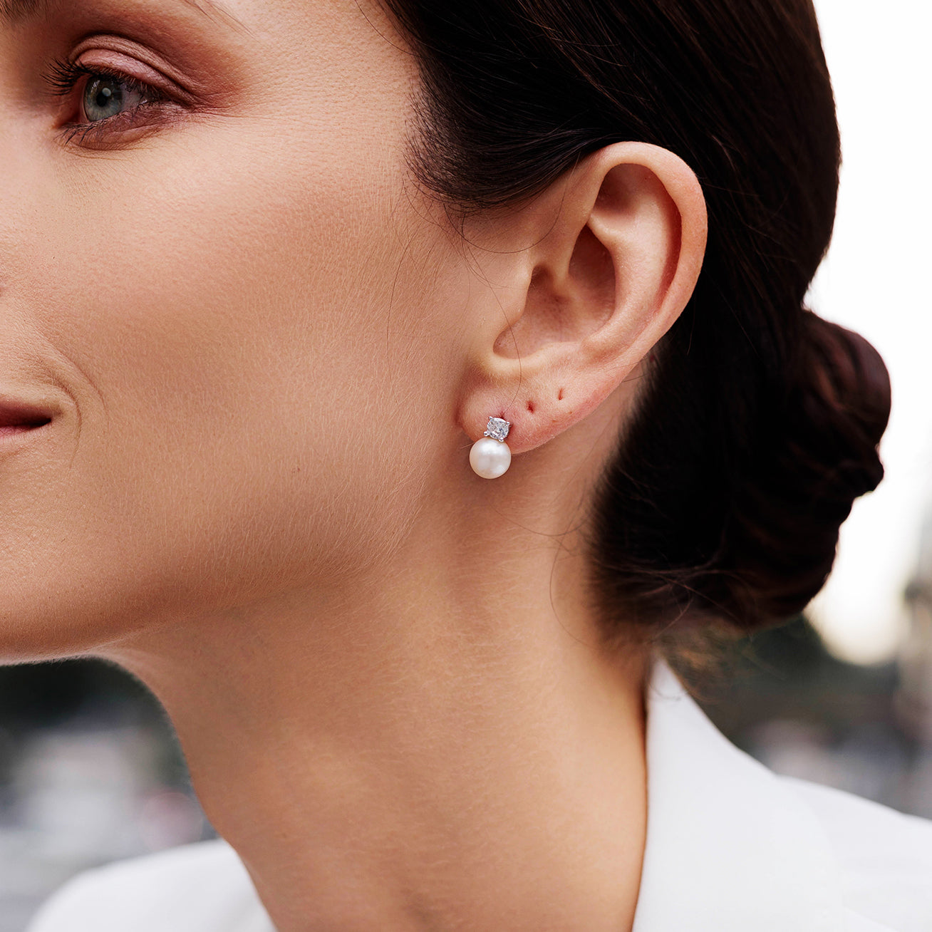 Round pearl earrings store