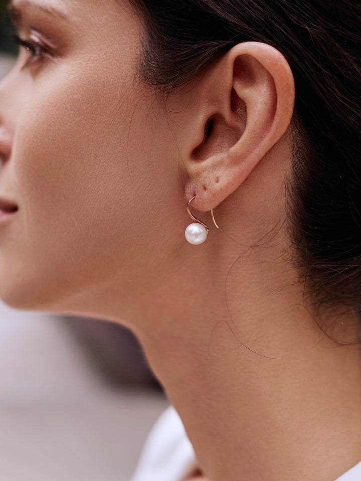 Elegant Freshwater Round Pearl Earrings WE00483