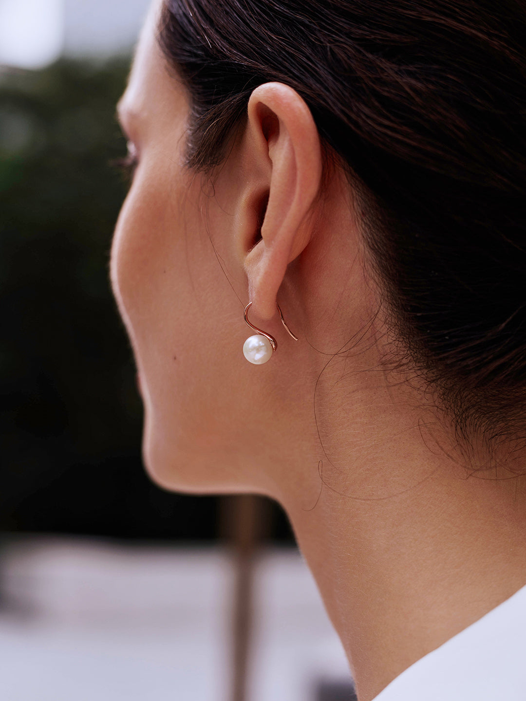 Elegant Freshwater Round Pearl Earrings WE00483