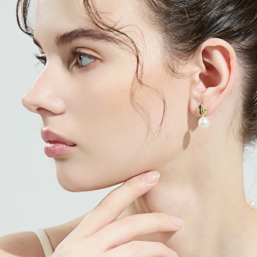 New Yorker Freshwater Pearl Earrings WE00486 - PEARLY LUSTRE