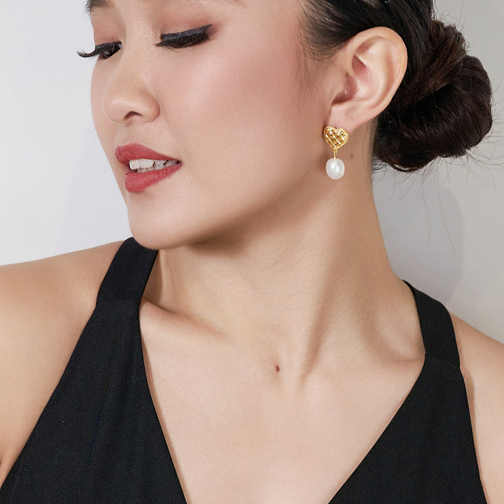 New Yorker Freshwater Pearl Earrings WE00488 - PEARLY LUSTRE
