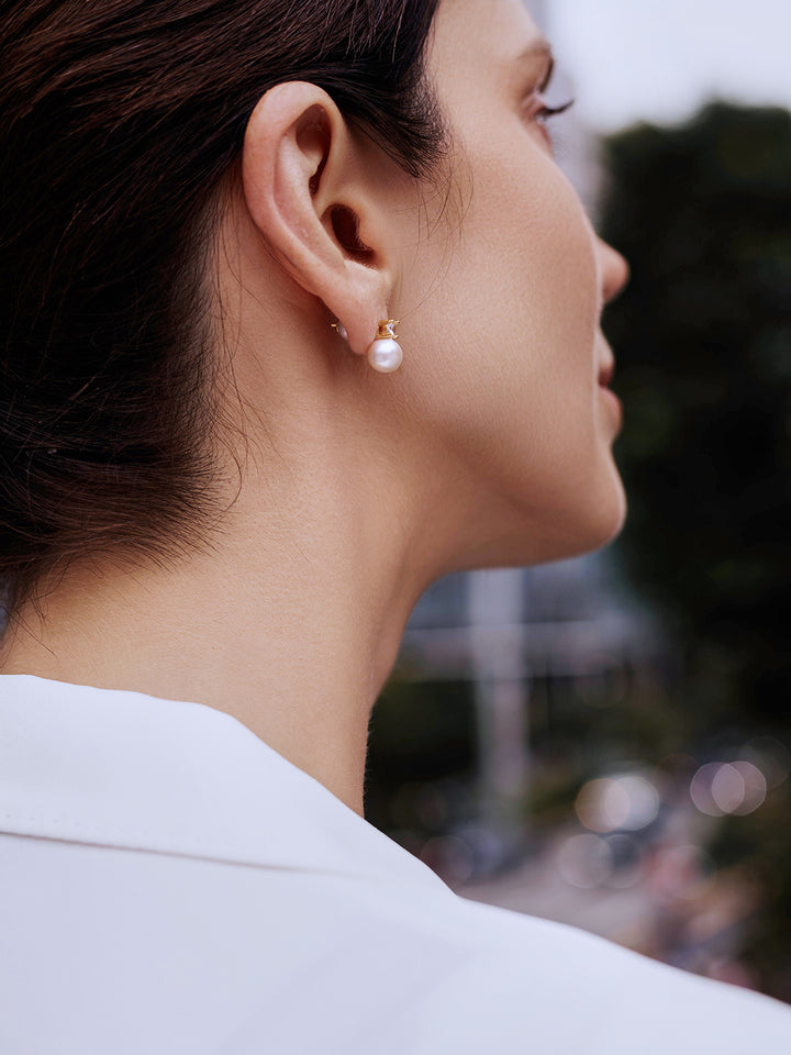 Anting-anting Mutiara Bulat Air Tawar yang Elegan WE00542