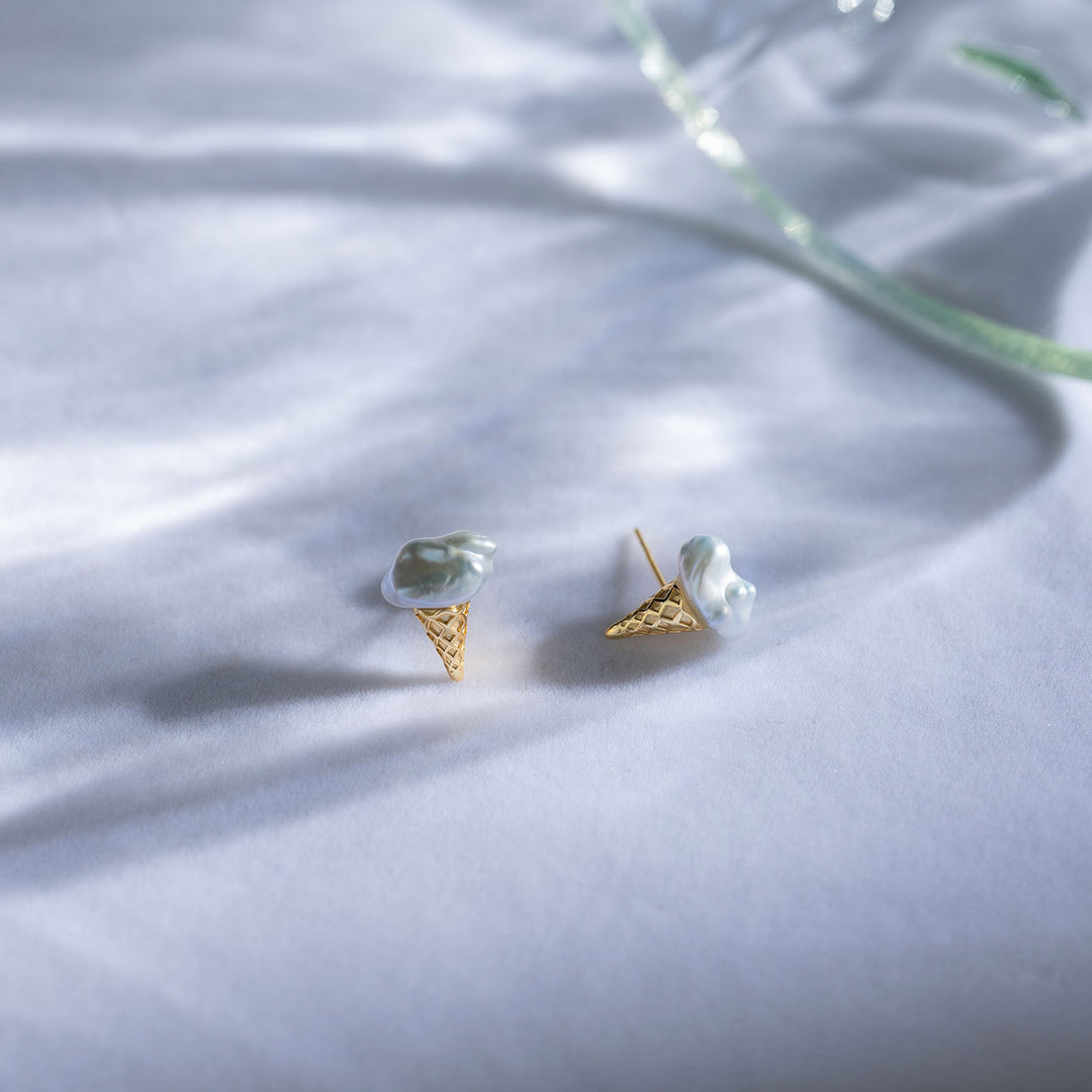 Freshwater Baroque Pearl Stud Earrings WE00611 | ICE CREAM - PEARLY LUSTRE