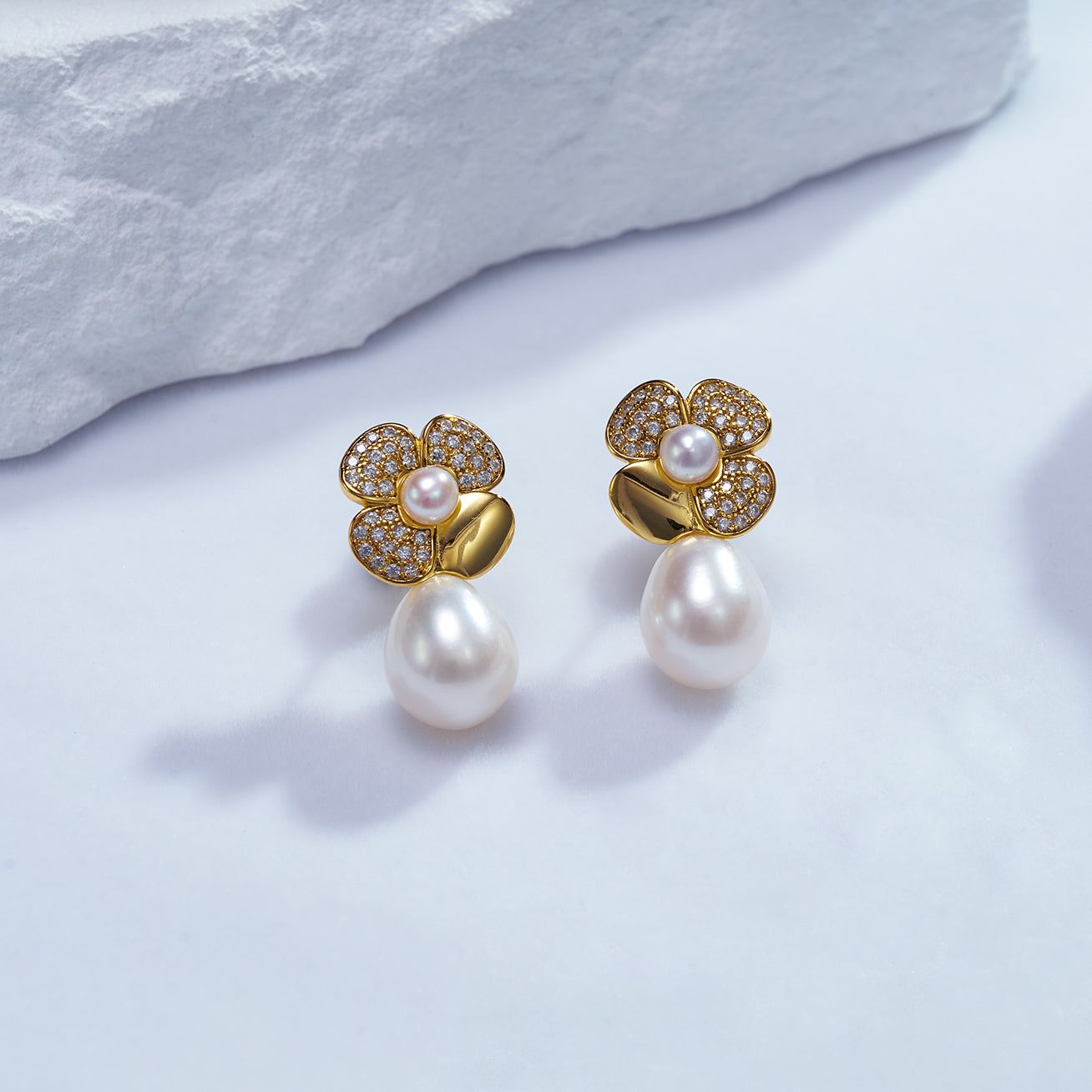 最高級淡水パールピアス WE00644 | 庭園 – PEARLY LUSTRE