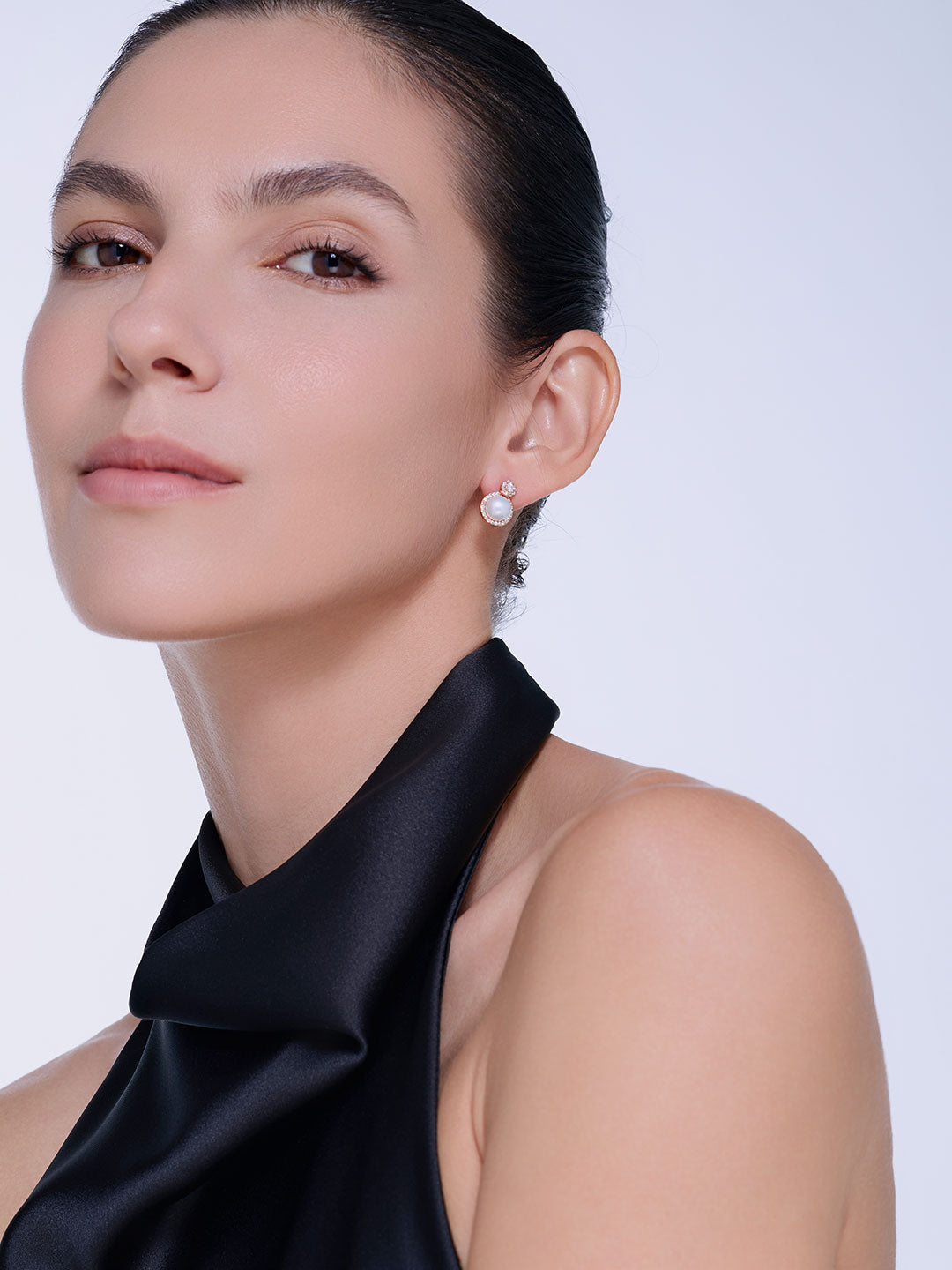 Pendientes elegantes de perlas de agua dulce WE00680
