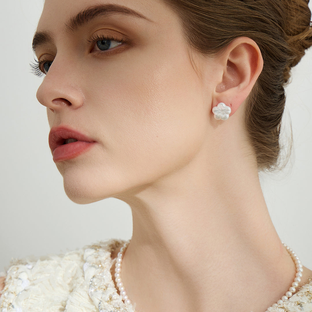 Pendientes elegantes de perlas de agua dulce WE00813| JARDINES